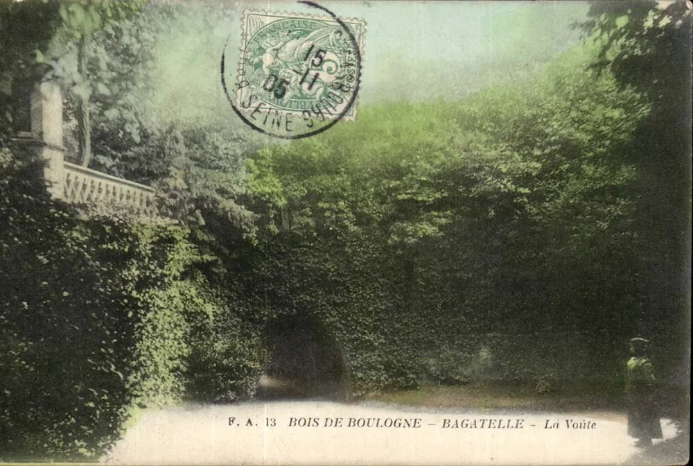 Bois de Boulogne – Bagatelle – Die Kapelle — F.A. 13 - Vorderseite