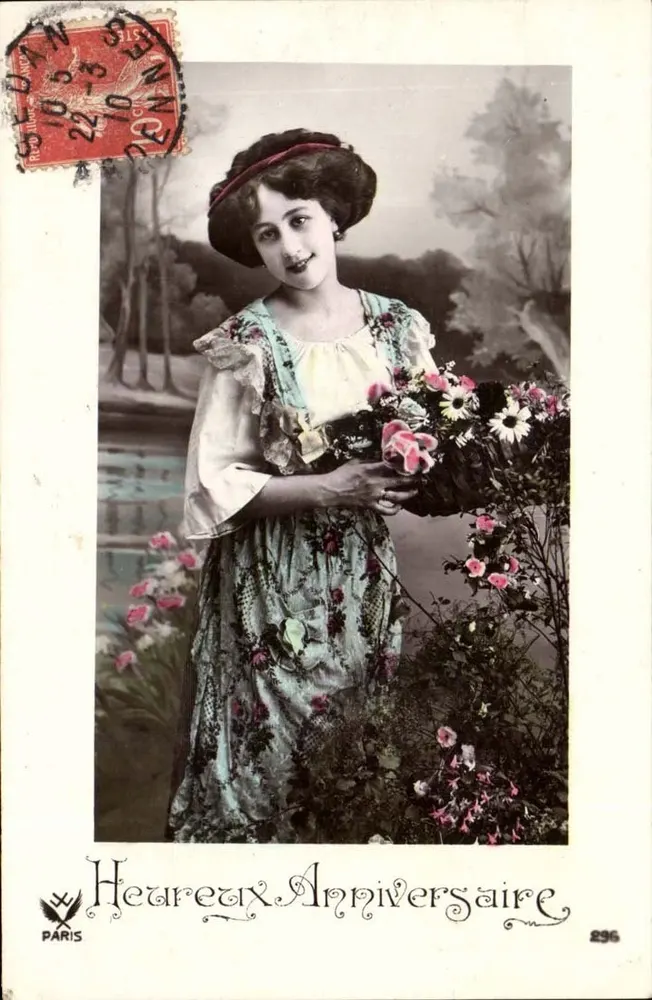 Frau in blühender Kleidung mit Blumenstrauß — Geburtstag — Paris, n° 296 - Vorderseite