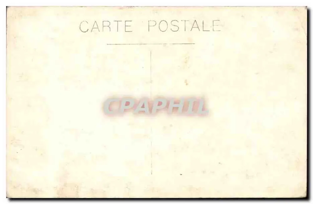 Irmã em oração diante de uma estátua da Virgem — decoração de capela — editor desconhecido - Verso