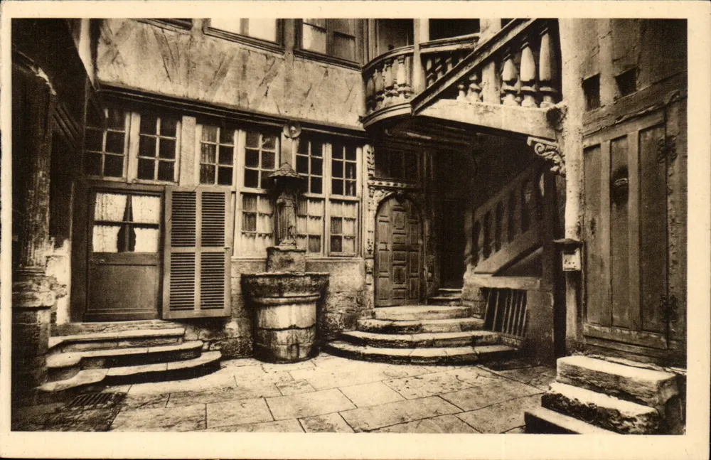Rouen — Innenhof des 16. Jahrhunderts — Rue du Petit Salut - Vorderseite