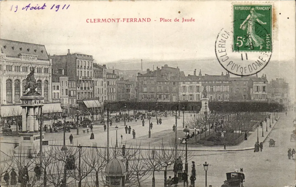 Clermont-Ferrand - Place de Jaude — vista panorâmica — Ed. fot. Gueda, Clermont-Ferrand - Frente