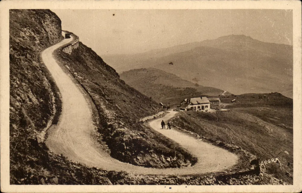 Die Aufstieg zum Pas de Peyrol — Cantal — Route du Puy Mary — Verlag Les Arts Graphiques, Toulouse - Vorderseite
