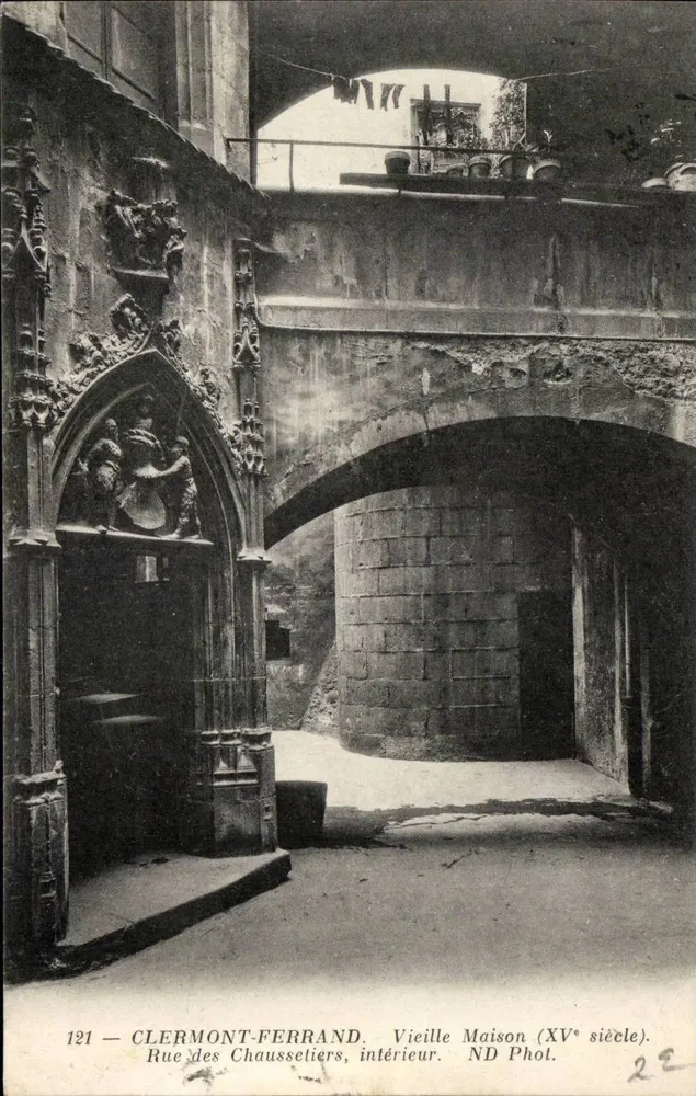 Clermont-Ferrand — Rue des Chaussetiers, Innenraum — Altes Haus (15. Jahrhundert) — ND Fotografie n°121 - Vorderseite