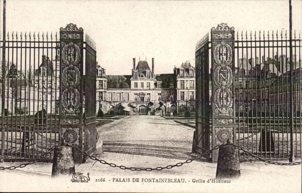 Schloss Fontainebleau — Ehrentor — Verlag Nr. 2166 - Vorderseite