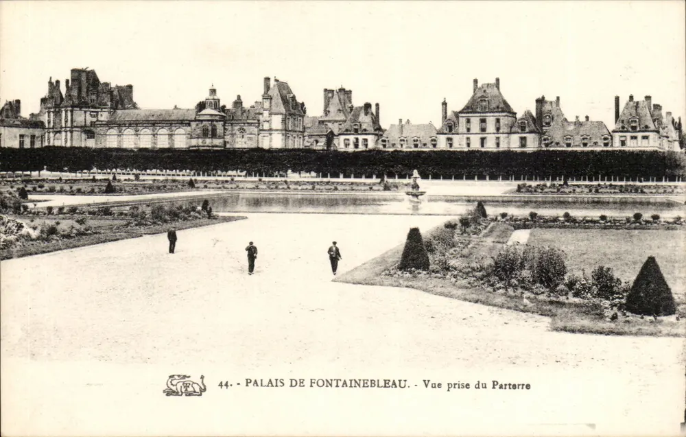 Schloss Fontainebleau — Ansicht vom Parterre — n°44 - Vorderseite