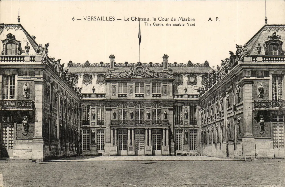 Versailles — O Castelo, a Praça de Mármore — A. P. - Frente