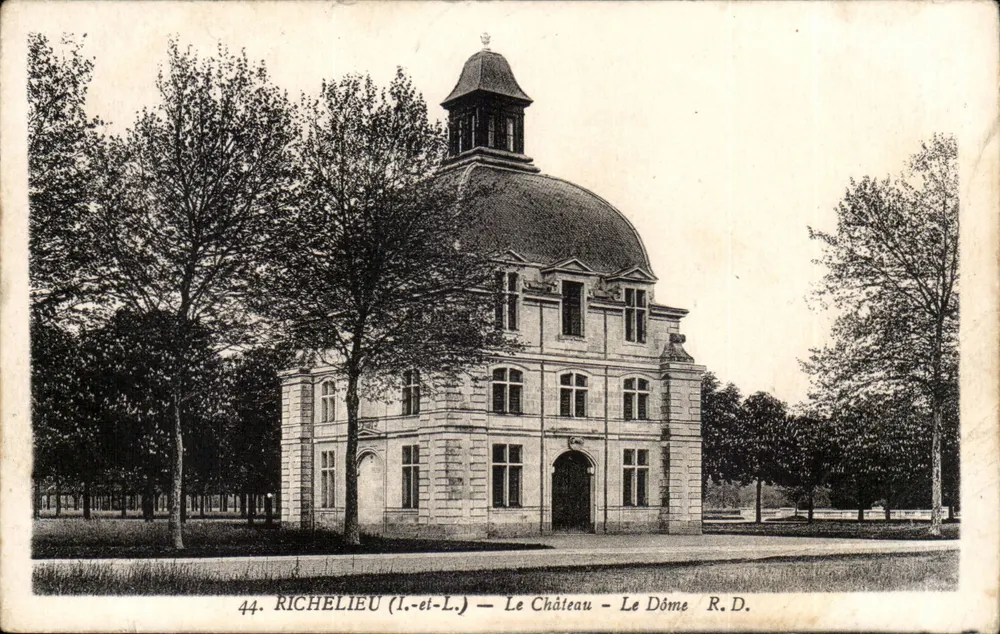 Richelieu (Loir-et-Cher) — O Castelo — O Dômer — R.D. - Frente