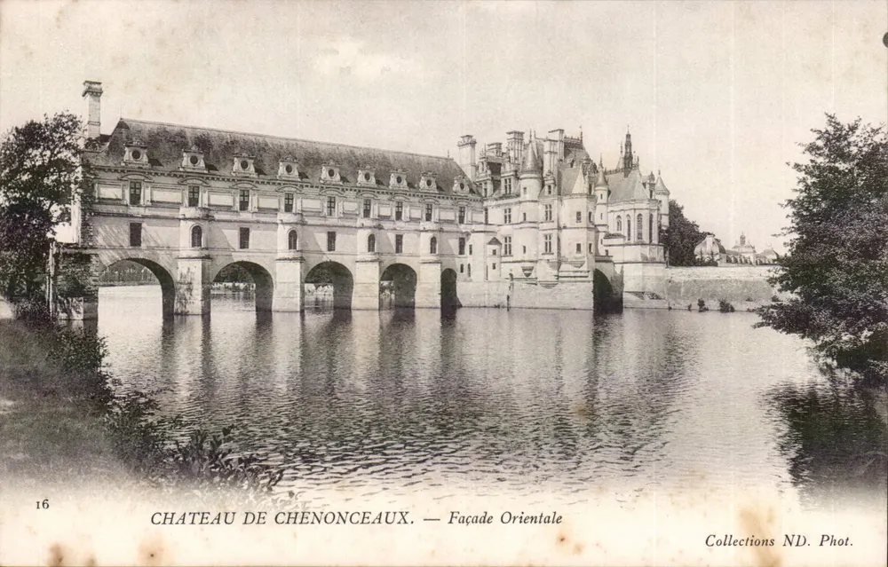 Zamek Chenonceaux — Façada Wschodnia — Kolekcje ND. Fot. - Awers