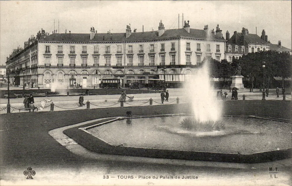Tours — Place du Palais de Justice — M.T. n°33 - Frente