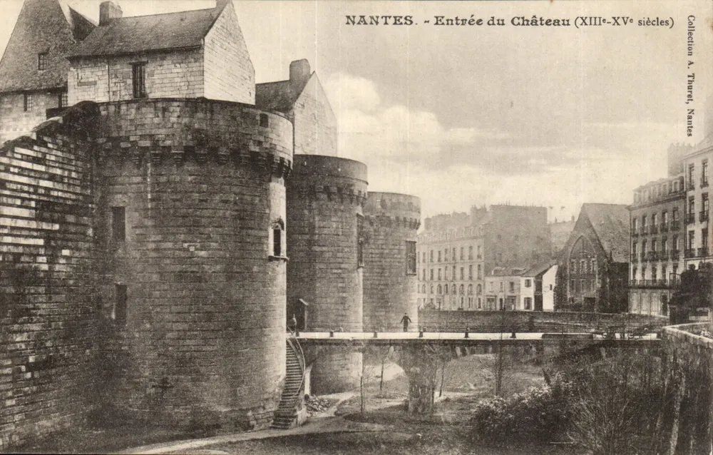 NANTES. - Entrada do Castelo (séculos XIII-XV) — Coleção A. Thurel, Nantes - Frente