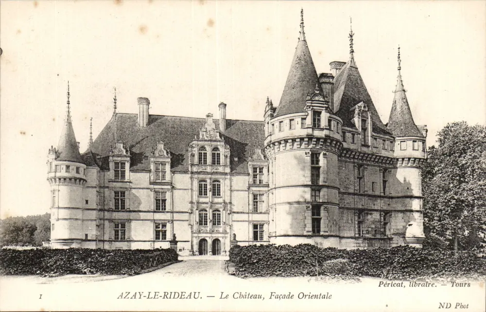 Azay-le-Rideau — O Castelo, Fachada Oriental — Pérical, livraria - Tours - Frente