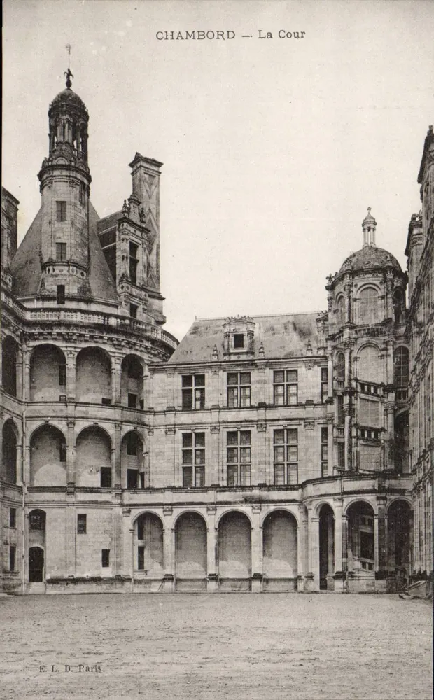Chambord — A Cour — E. L. D. Paris - Frente
