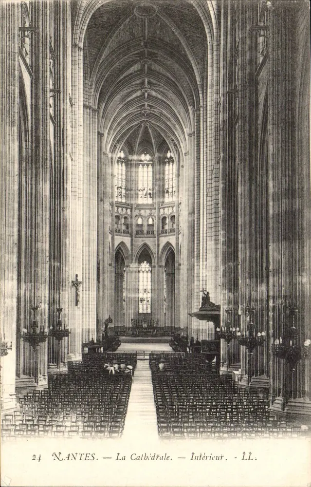 NANTES — A Catedral — Interior — LL. - Frente