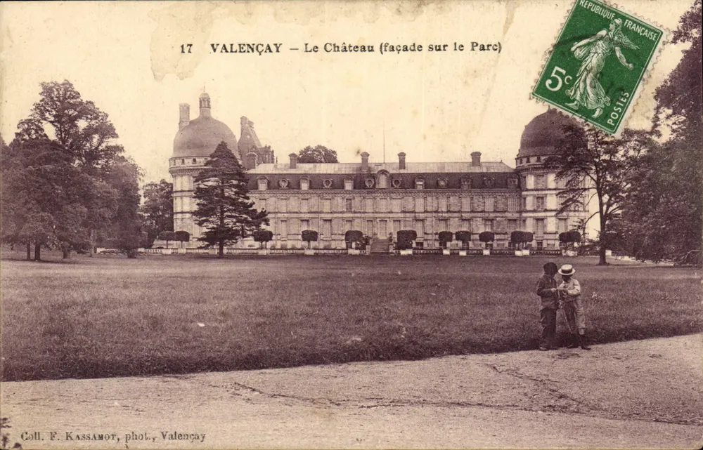 Valençay — O Castelo (fachada para o Parque) — Coll. F. Kassamot, fot., Valençay - Frente