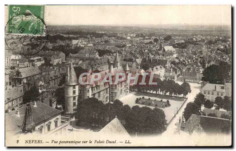 Nevers — Panoramablick auf das Ducal Palace — LL. - Vorderseite