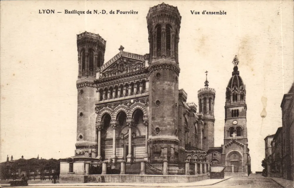 LYON — Basílica de N.-D. de Fourvière — Vista geral - Frente