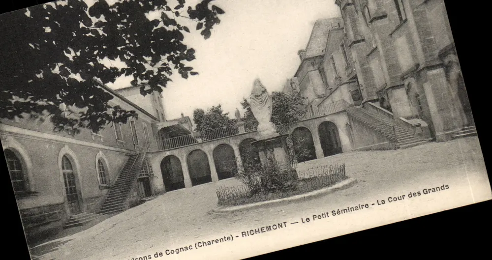 Richeumont — Das Kleine Seminar — Die Cour des Grands — Cognac (Charente) - Vorderseite