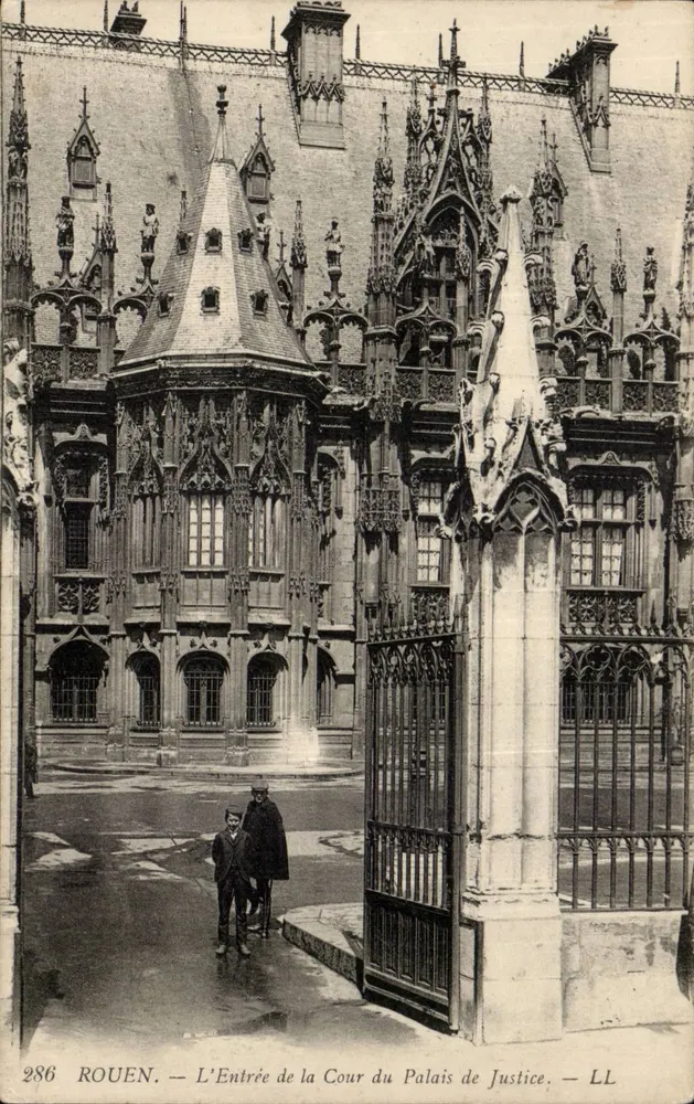 Rouen — La entrada al patio del Palacio de Justicia — LL - Anverso