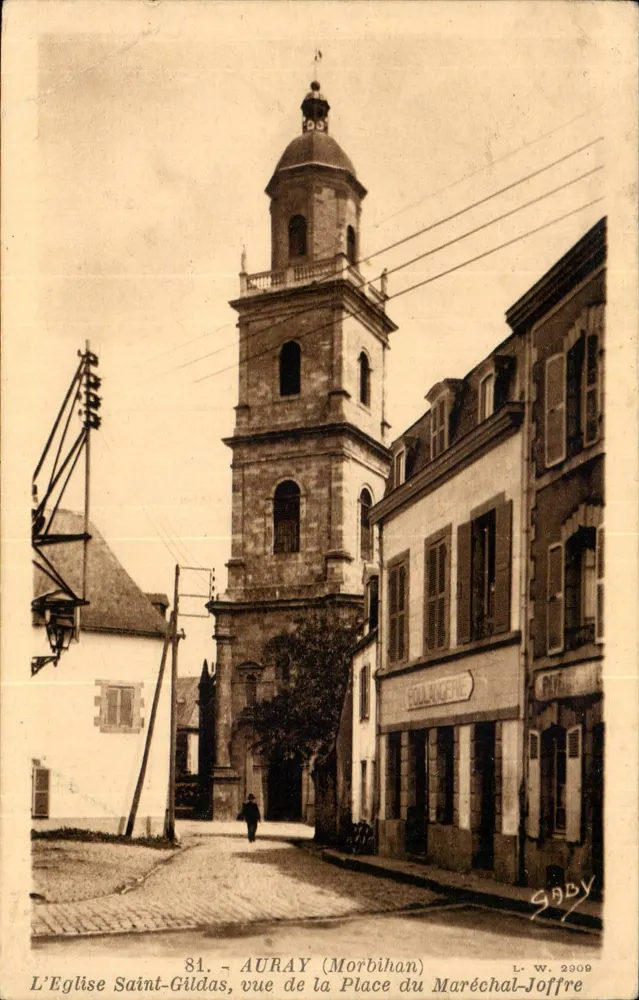 Auray (Morbihan) — Die Kirche Saint-Gildas, Ansicht von der Place du Maréchal-Joffre — Edition Gaby, n° 81 - Vorderseite
