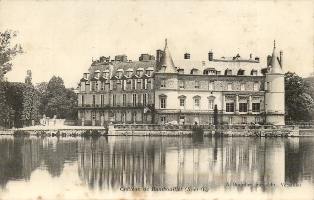 Castelo de Rambouillet (S.-et-O.) — vista do castelo refletido em um lago — A. Bourdier, imp.-edit., Versailles - Frente