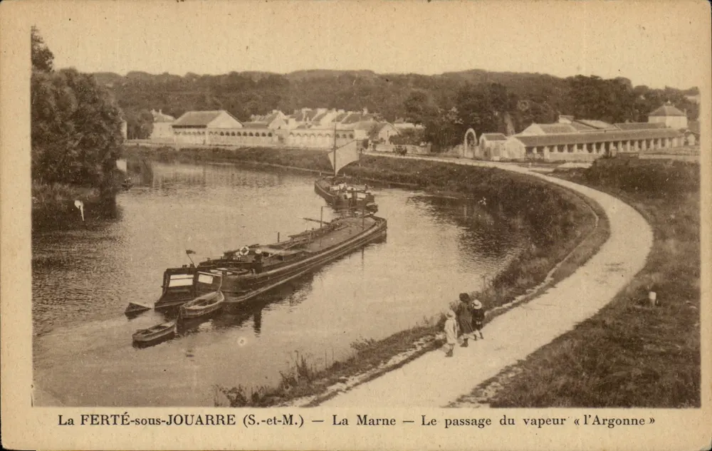 La FERTÉ-sous-JOUARRE (S.-et-M.) — Die Marne — Der Durchgang des Dampfers « l'Argonne » - Vorderseite