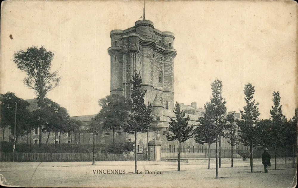 Vincennes — O Donjon — P. Marmuse, Paris - Frente