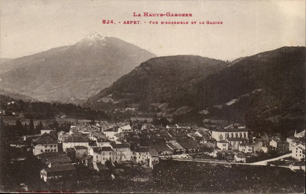 Aspet - Vista geral e o Gagire - La Haute-Garonne - Frente