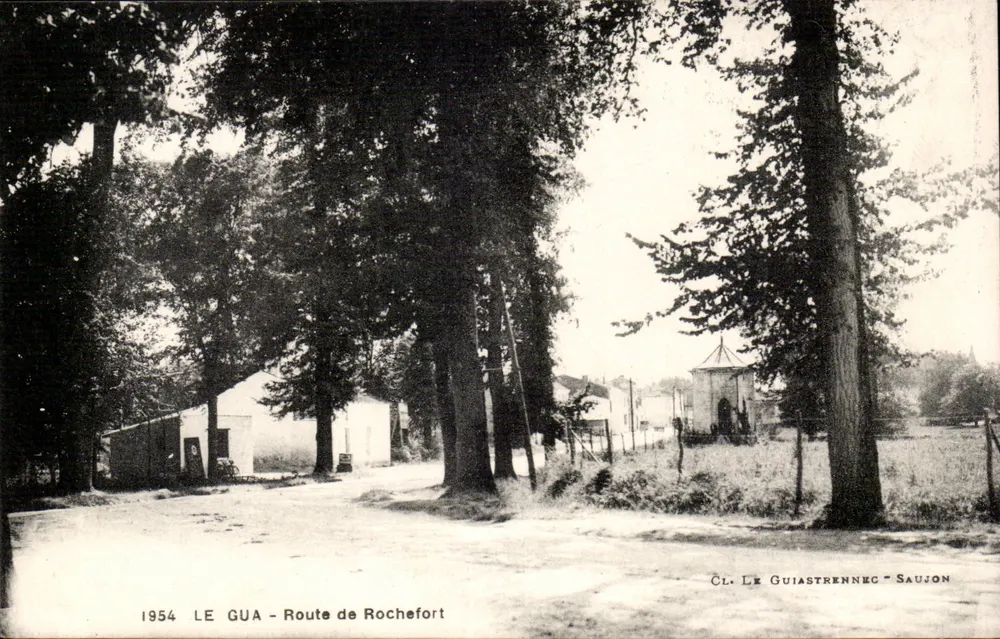 Le Gua - Estrada de Rochefort — 1954 — Cl. Le Guiastrennec - Saujon - Frente