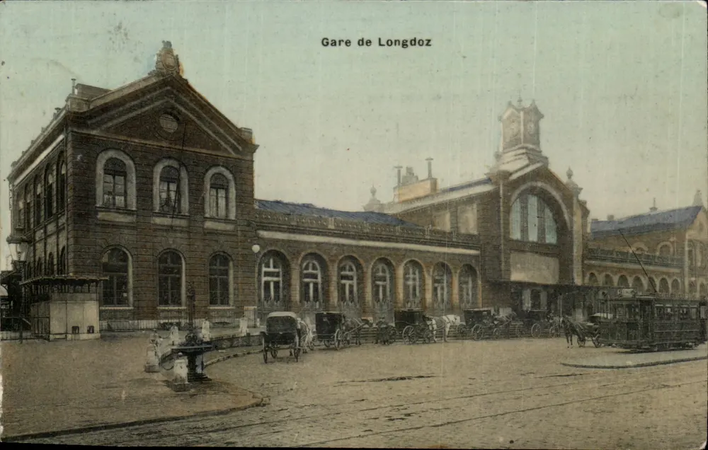 Bahnhof Longdoz — Ansicht des Gebäudes und der Bahnsteige mit Fahrzeugen — unbekannter Verleger - Vorderseite