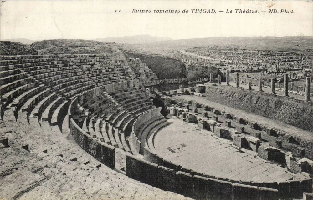 Römische Ruinen von TIMGAD — Das Theater — ND. Phot. - Vorderseite