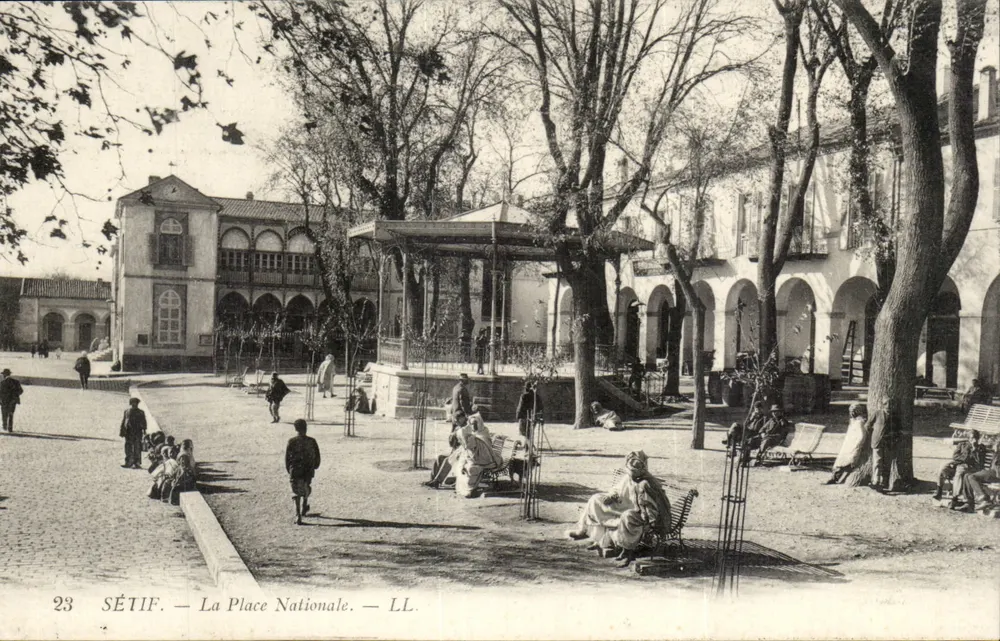 Sétif — A Praça Nacional — LL. - Frente