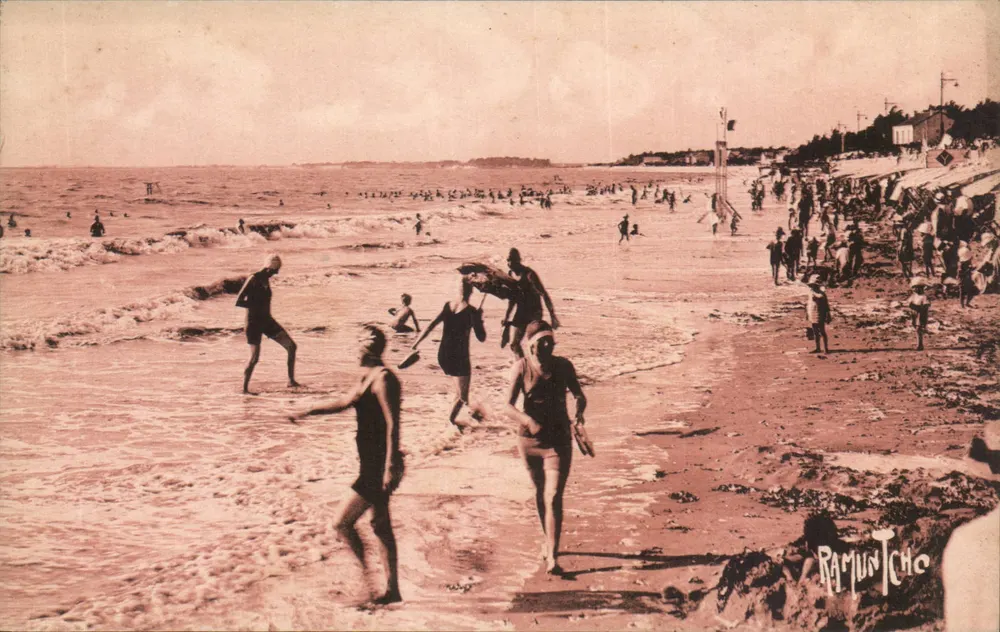 Châtelailloin — Praia — Edições Artísticas Raymond Bergévin, La Rochelle, n° 13572 - Frente