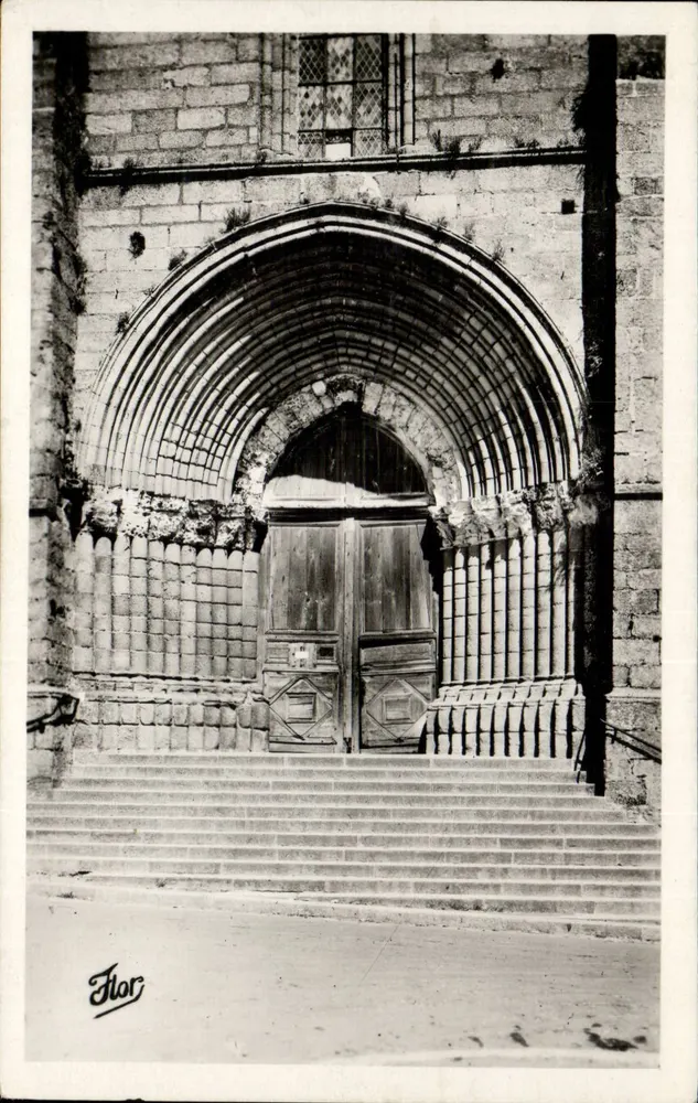 Bressuire (Deux-Sèvres) — Detail des Kirchentors (12. Jahrhundert) — Éditions d'Art « Flor » — Nr. 1741B - Vorderseite