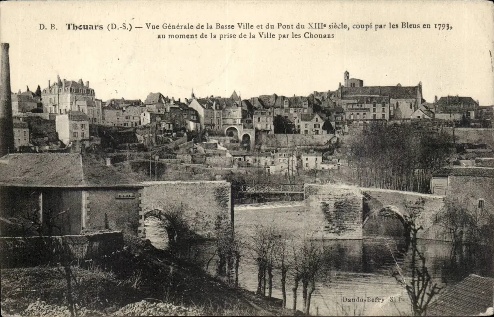 Thouars (D.-S.) — Allgemeiner Blick auf die Niederen Stadt und die Brücke des 13. Jahrhunderts, von den Blauen 1793 zerstört - Vorderseite