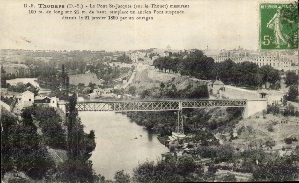Thouars (D.-S.) - O Ponte St-Jacques (sobre o Thouet) medindo 100 m. de comprimento por 21 m. de altura, substitui um antigo Ponte suspensa destruído em 21 de janeiro de 1890 por um furacão - Frente