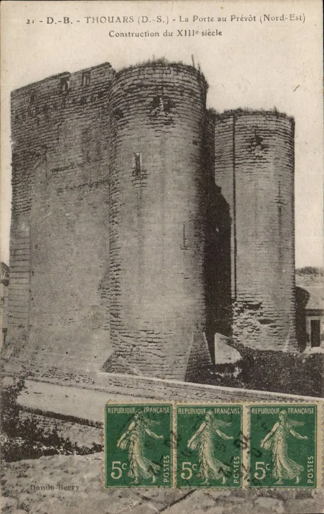 Thouars (D.S.) - A Porta do Prévôt (Noroeste) — Construção do XIIIº século — Dando-Berry, n°21 - Frente