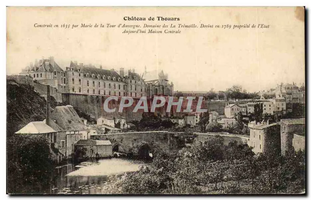 Schloss Thouars — Errichtet 1635 von Marie de la Tour d'Auvergne — Verleger nicht sichtbar - Vorderseite
