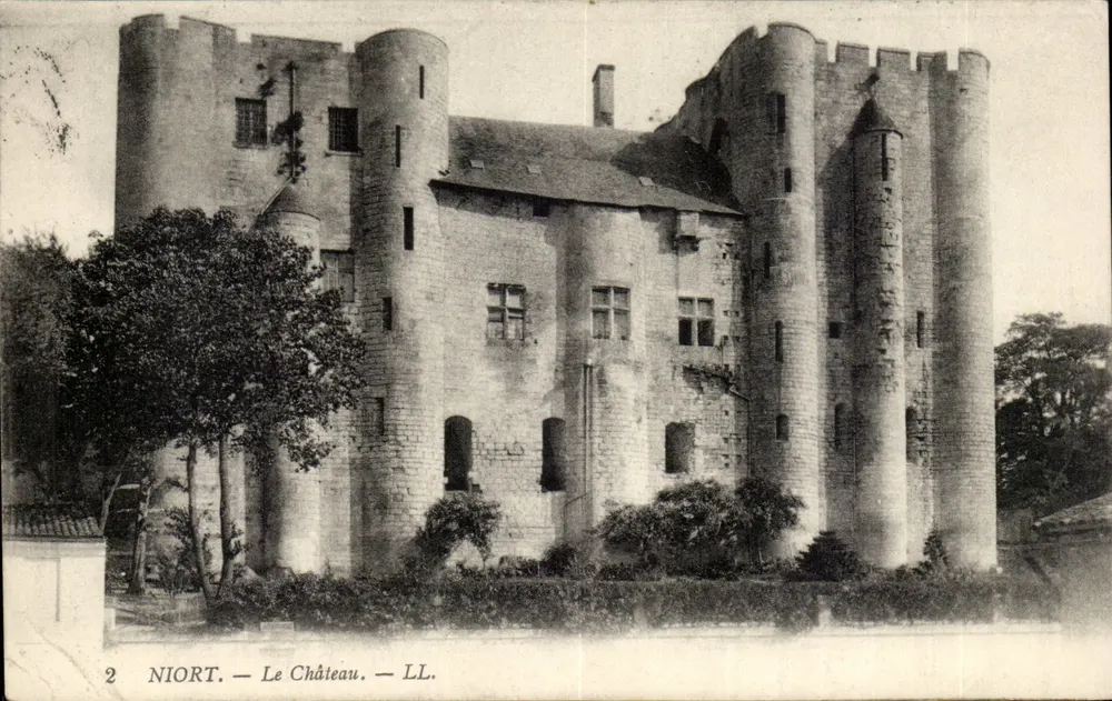 Niort — O Castelo — LL. - Frente