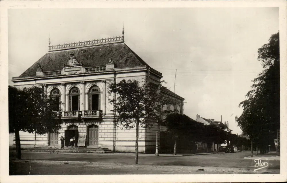 Thouars — A Praça do Teatro — Éditions d'Art Flor, Niort - Frente