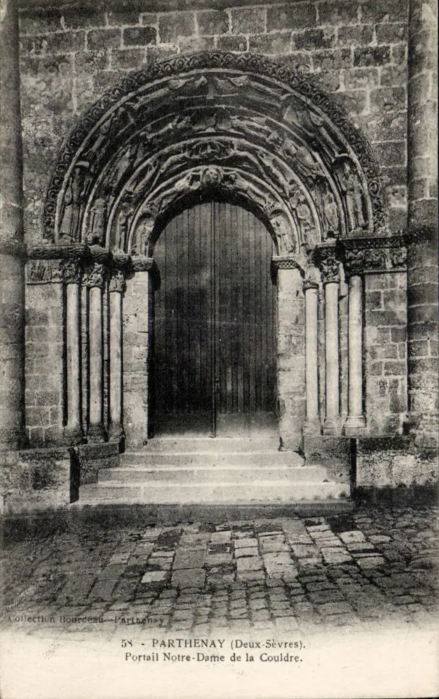 Portal der Notre-Dame de la Couldre — Parthenay (Deux-Sèvres) — Sammlung Bourdeau - Vorderseite