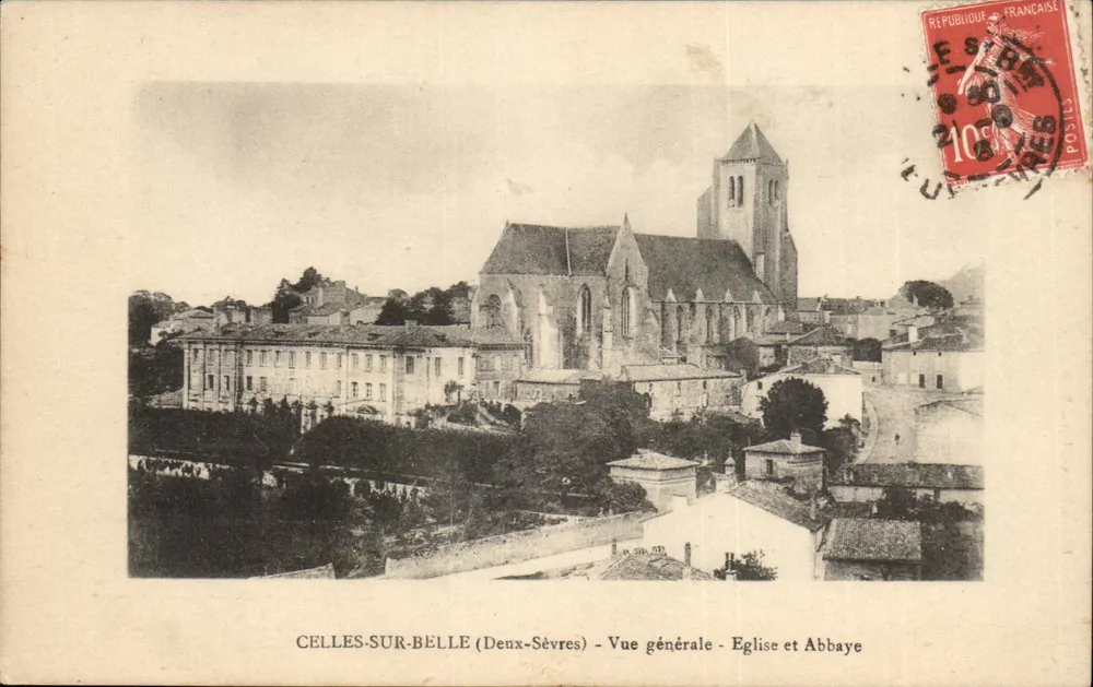 CELLES-SUR-BELLE (Deux-Sèvres) - Allgemeiner Blick - Kirche und Abtei - Vorderseite