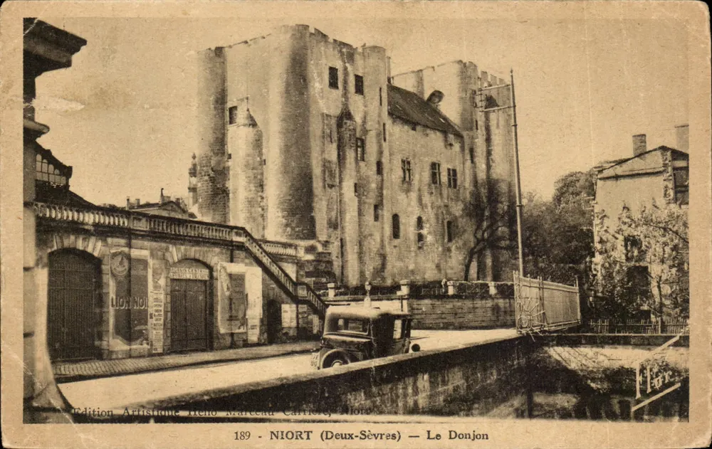 Niort (Deux-Sèvres) — O Donjon — Edição Artística Héno-Marceau-Carriére-More - Frente