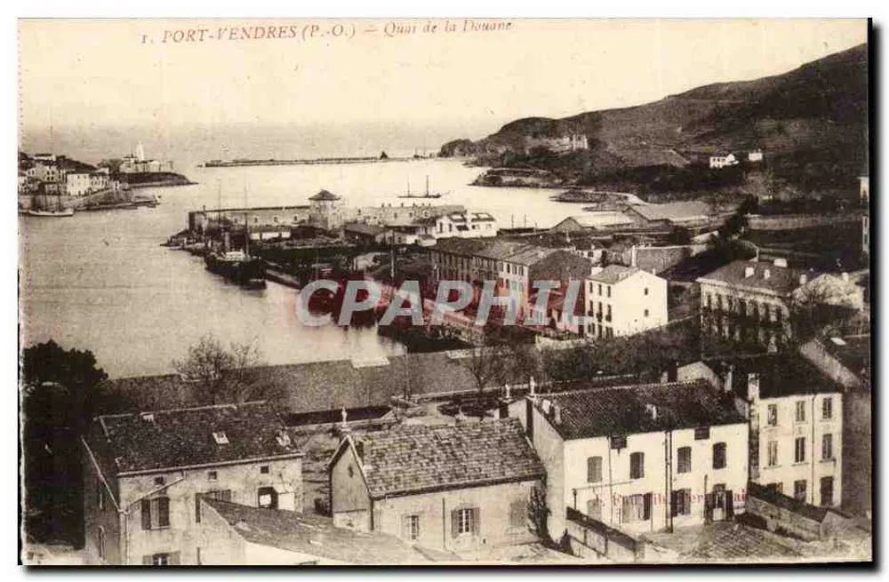 Port-Vendres (P.O.) — Kade van de Douane — uitzicht op de haven en gebouwen - Voorkant