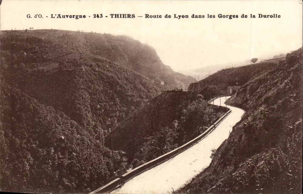 Gorges de la Durolle — Route de Lyon innerhalb der Gorges de la Durolle — Thiers — G. d'O. L'Auvergne 243 - Vorderseite