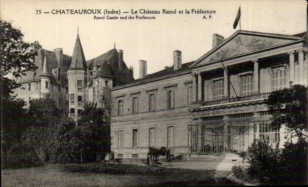 Châteauroux (Indre) — El Castillo Raoul y la Prefectura — A.P. - Anverso