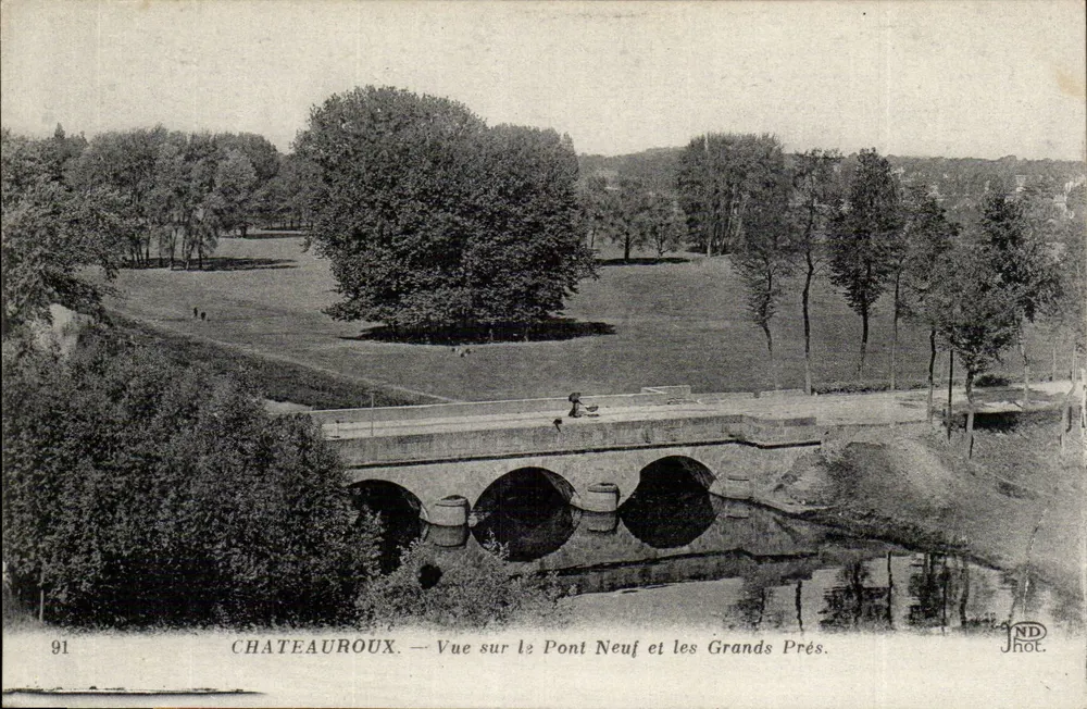 Châteauroux — Ansicht des Pont Neuf und der Grands Prés — Jhot. - Vorderseite