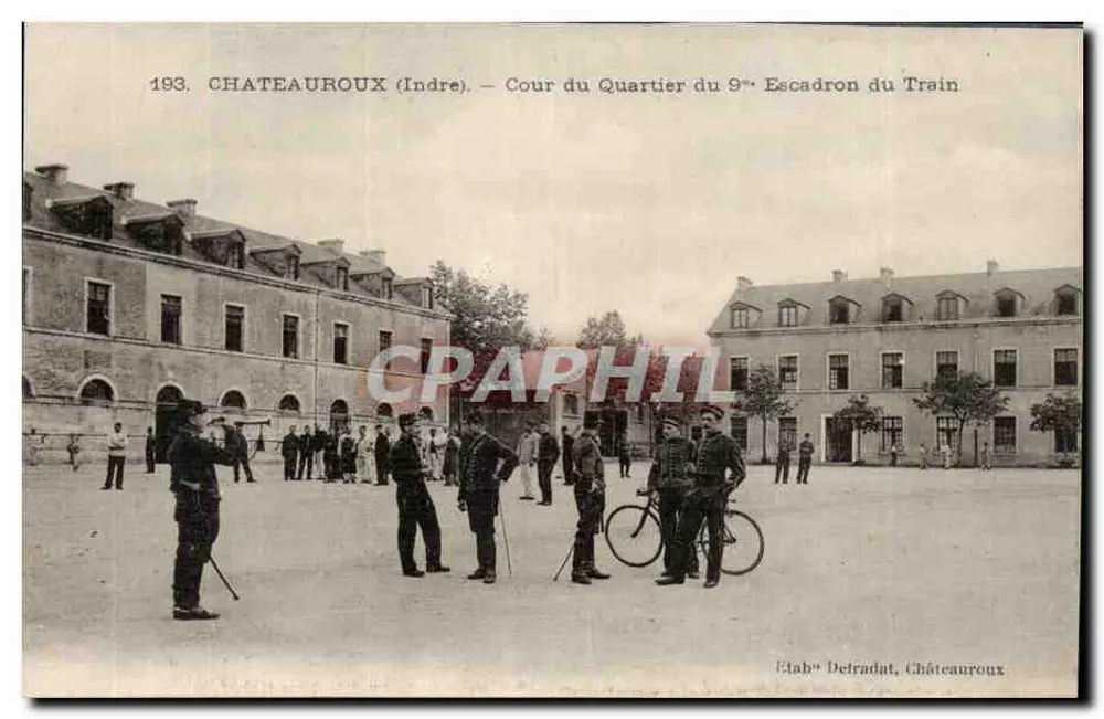 Châteauroux (Indre) — Cour do Quartel do 9º Esquadrão do Trem — Estabelecimento Defradat, Châteauroux - Frente