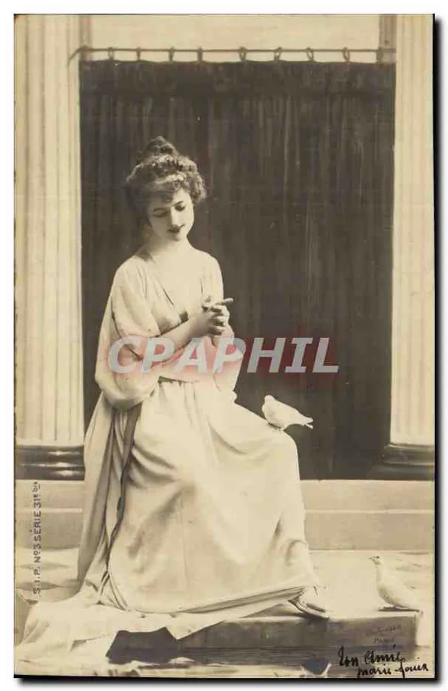 Frau in langer Robe mit zwei Tauben — Serie von S. A. NOSSEME — veröffentlicht von Marius Jouin, Paris - Vorderseite