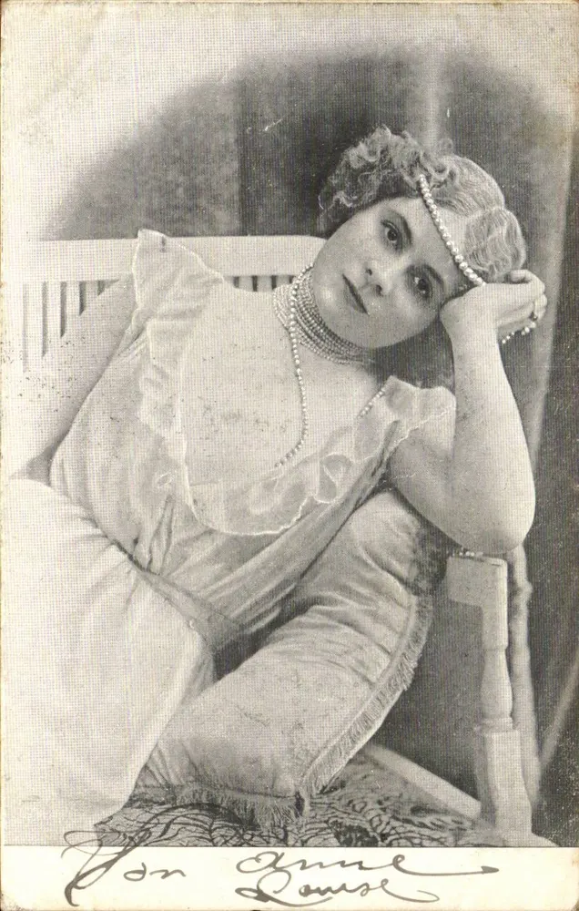 Frau Anne Louise — Portrait — Verlag unbekannt - Vorderseite