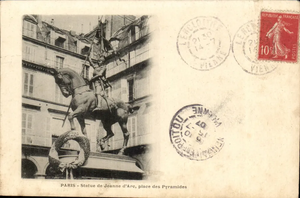 PARIS - Estátua de Joana d'Arc, praça das Pirâmides — editor G. Paris, número de série não visível - Frente